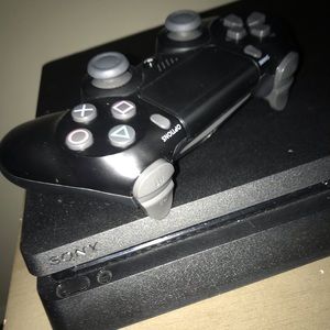 PlayStation 4 Slim Including game and controller!!